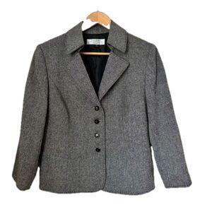 Tahari by Arthur S. Levine Grey Wool Blend 3/4 Sleeve 4 Button Blazer. Size 14P